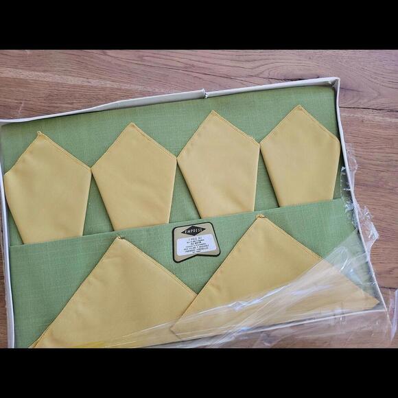 Vintage Empress Tablecloth (52” X 70”) + 6 Napkins All Rayon, green yellow - Picture 1 of 3
